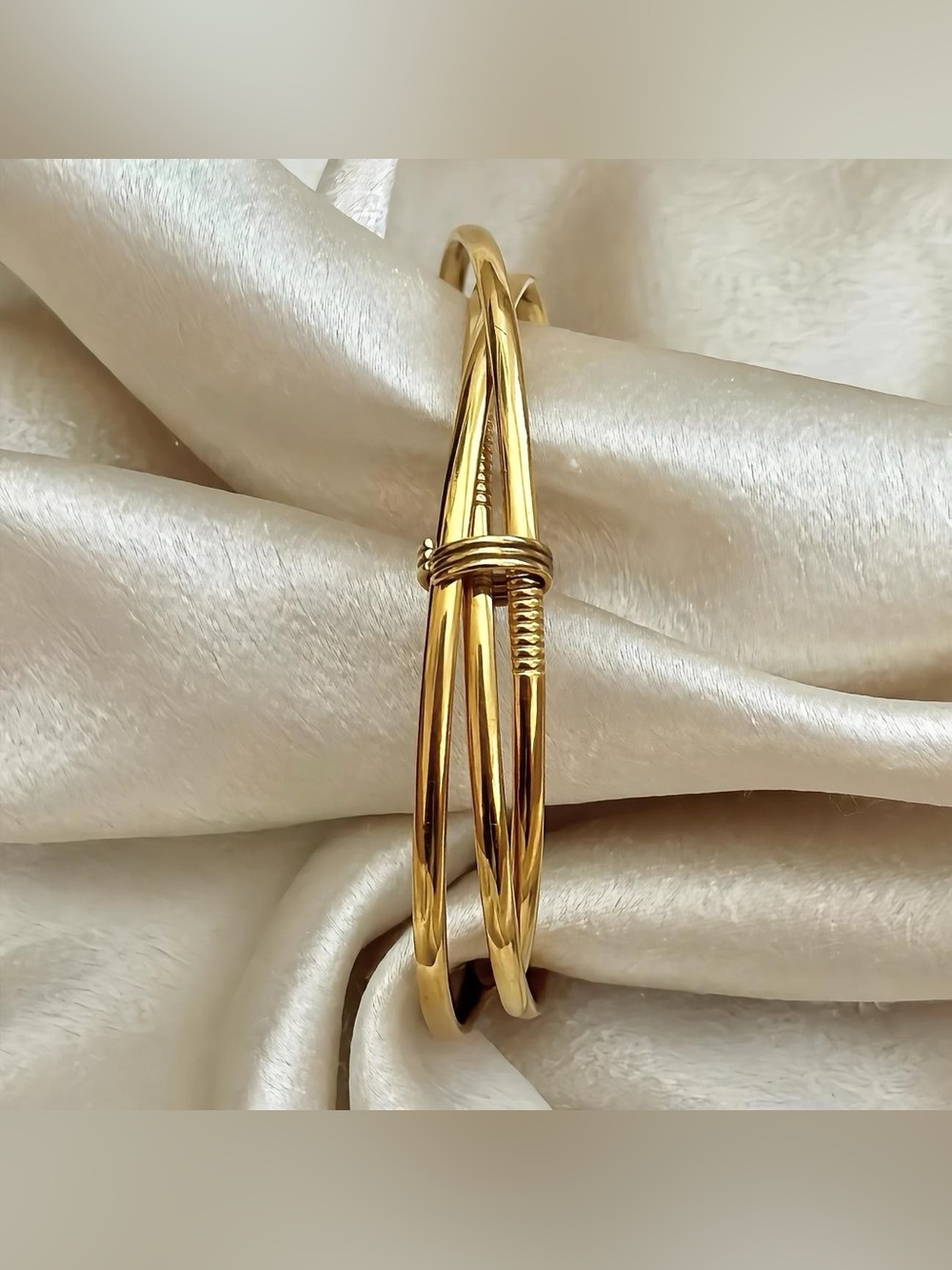 AUTHENTIC VERY RARE VINTAGE WAKO BY SEIKO DAINTY BANGLE GOLD WATCH - Picture 8 of 10